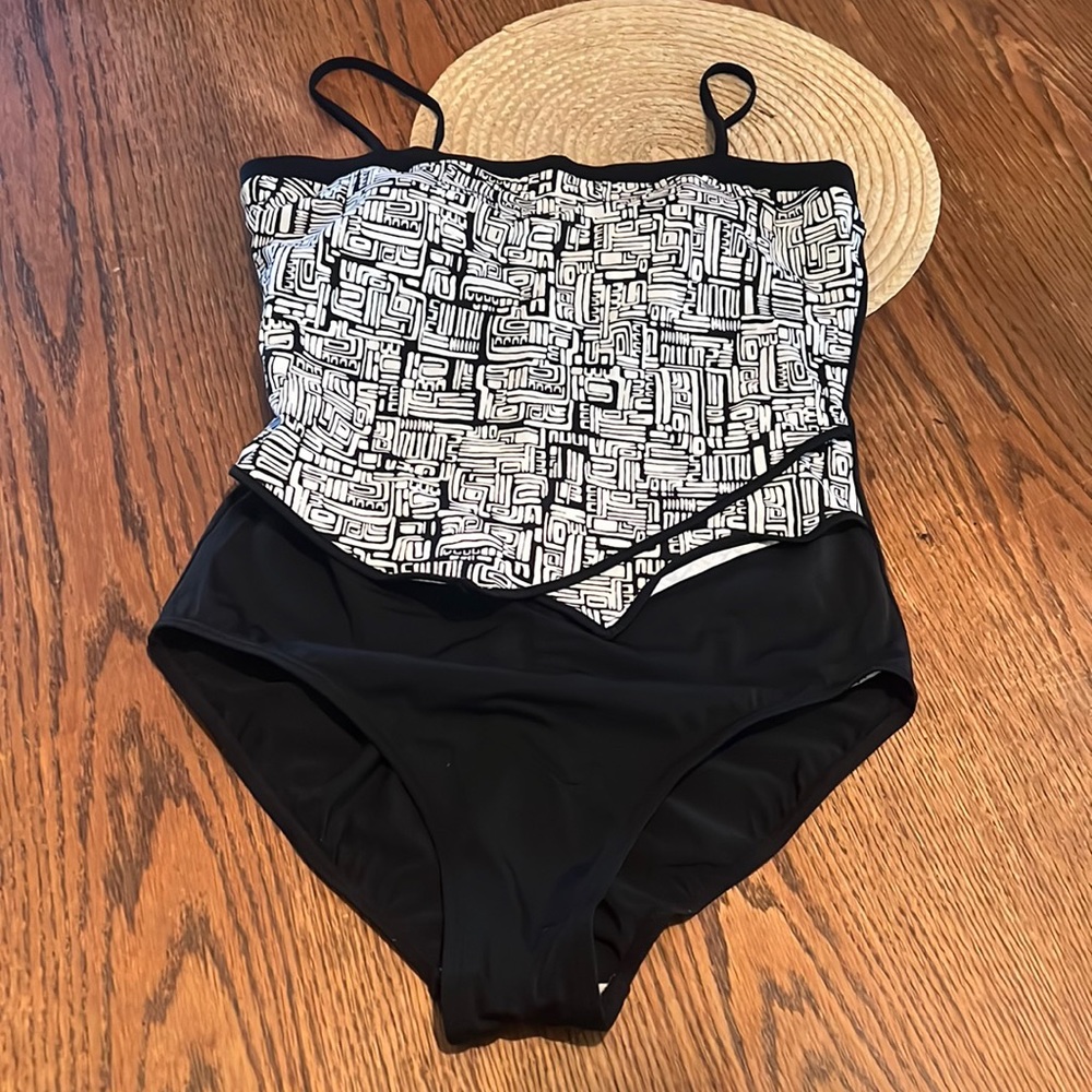 It Figures Tummy Tank One Piece Swimsuit Size 16